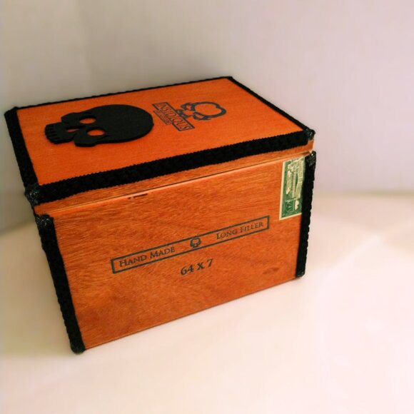 Suenos de Saundra Upcycled Collection, INSIDIOUS Cigar Box, Artful/Storage - Picture 8 of 8